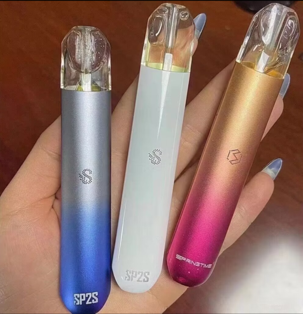 SP2S 經典一代主機手持實拍圖，呈現三款不同配色外觀